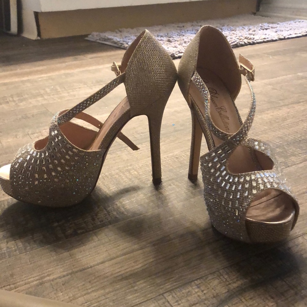 Size 6 heels. Only worn twice.